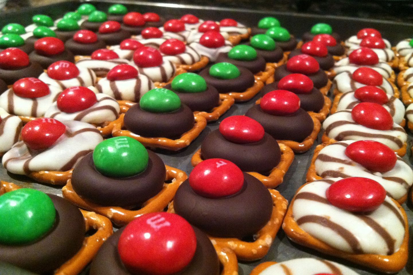 Holiday Pretzel Treats